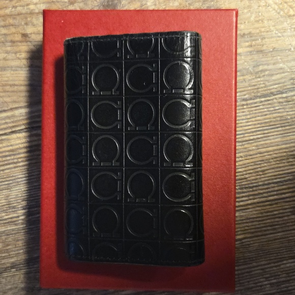 Salvatore Ferragomo Black Embossed Key Holder Wallet - Picture 3 of 17